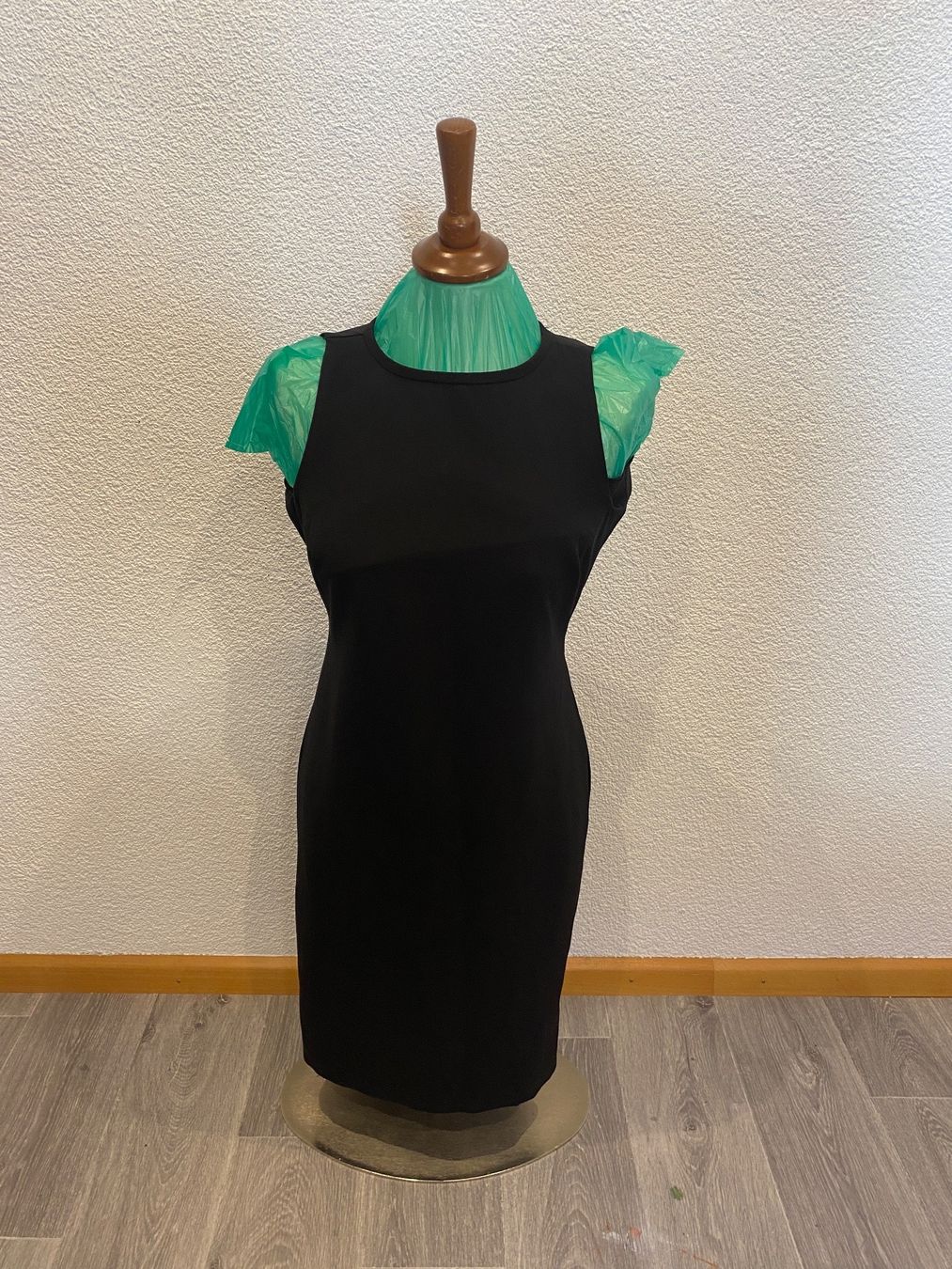 Kleider: Etui Kleid XS-S – Gebraucht aus Liestal von Goldart