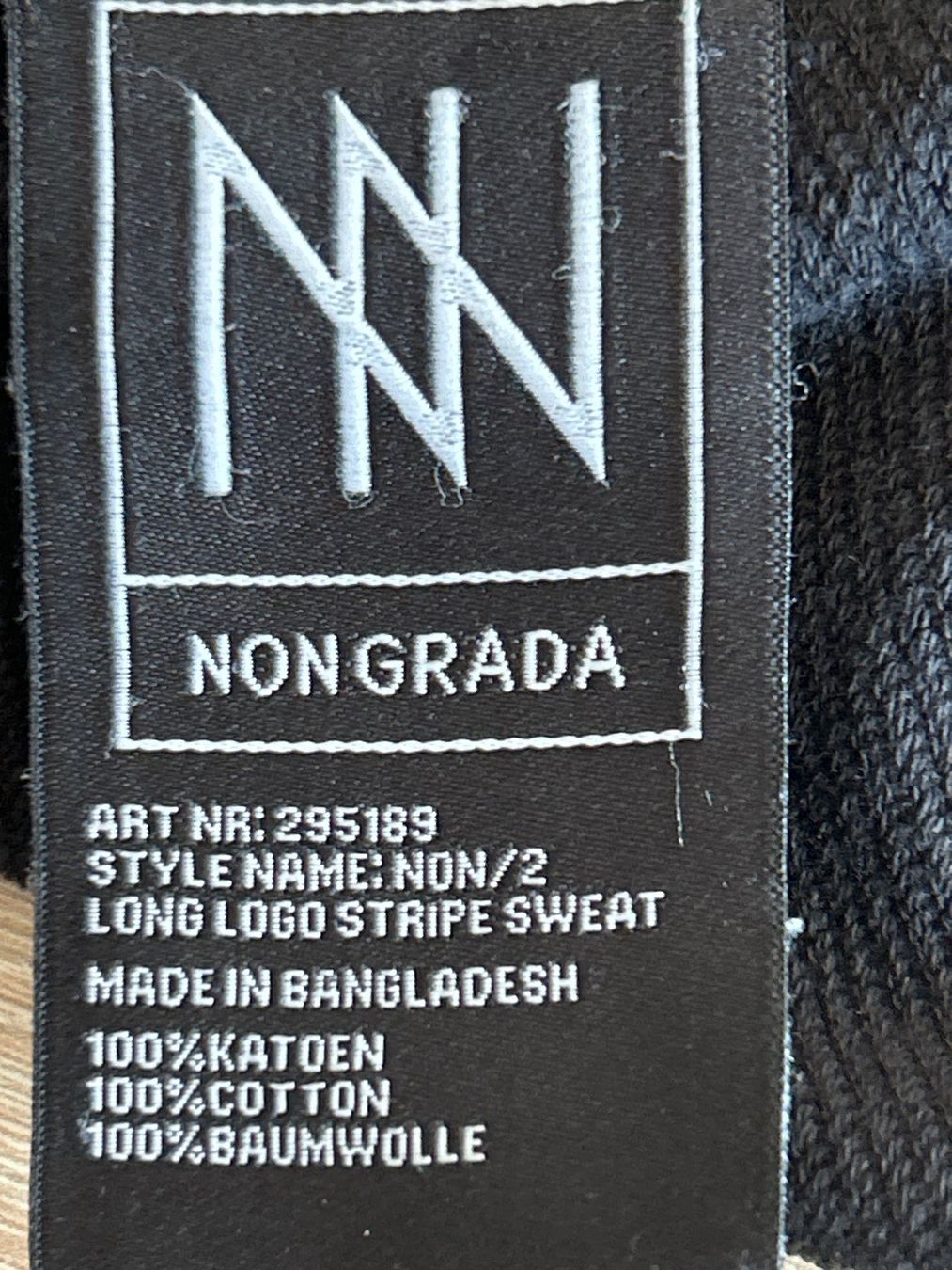 Pullover & Sweatshirts: Non Grada Pullover schwarz Gr. M – Gebraucht aus Brunnen von Nala2929 6