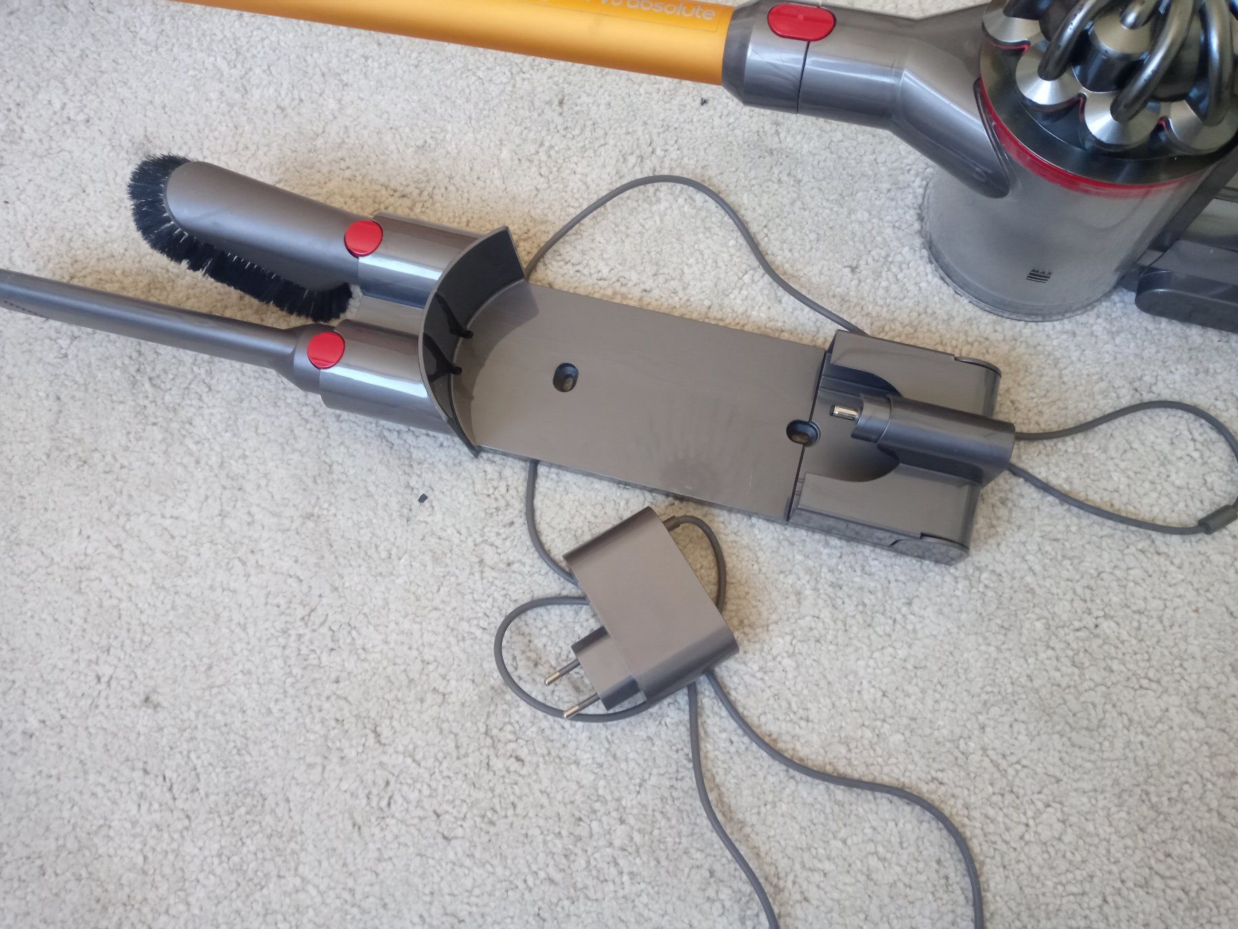 Dyson Aspirateurs & Accessoires: Handstaubsauger Dyson V8 – D'occasion à Prez-vers-Siviriez par Monija70 1