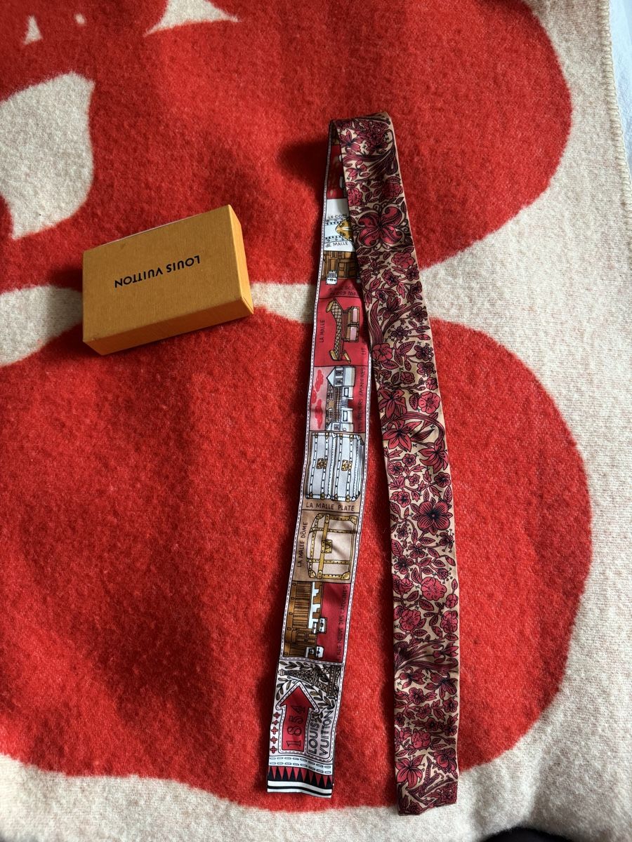 Louis Vuitton Foulard & Sciarpe: Louis Vuitton Scarf  – Usato da Basel venduto da wik_9tlk 1