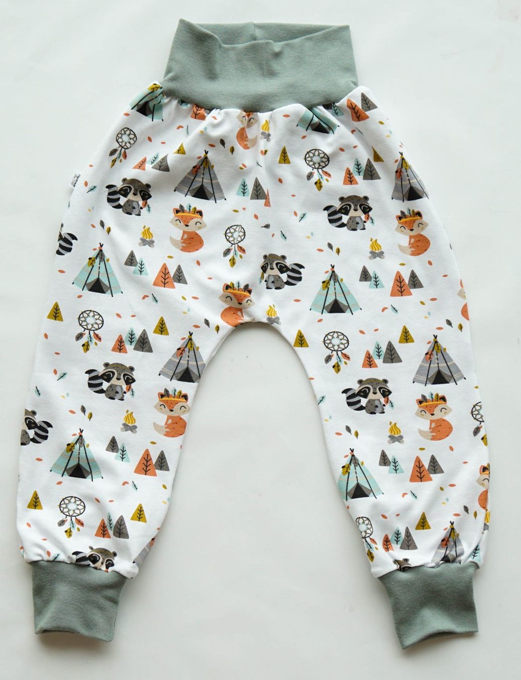Pantaloni: Pumphose mit Boho Waldtieren - Gr. 86/92 NEU – Nuovo e nell'imballaggio originale da Zürich venduto da sambaum 1
