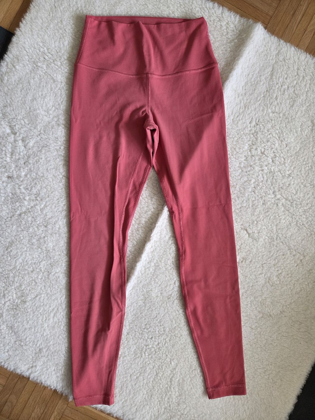 Lululemon Leggings: Lululemon Align Yoga Leggings Grosse 6 – Usato da Walchwil venduto da Petulas