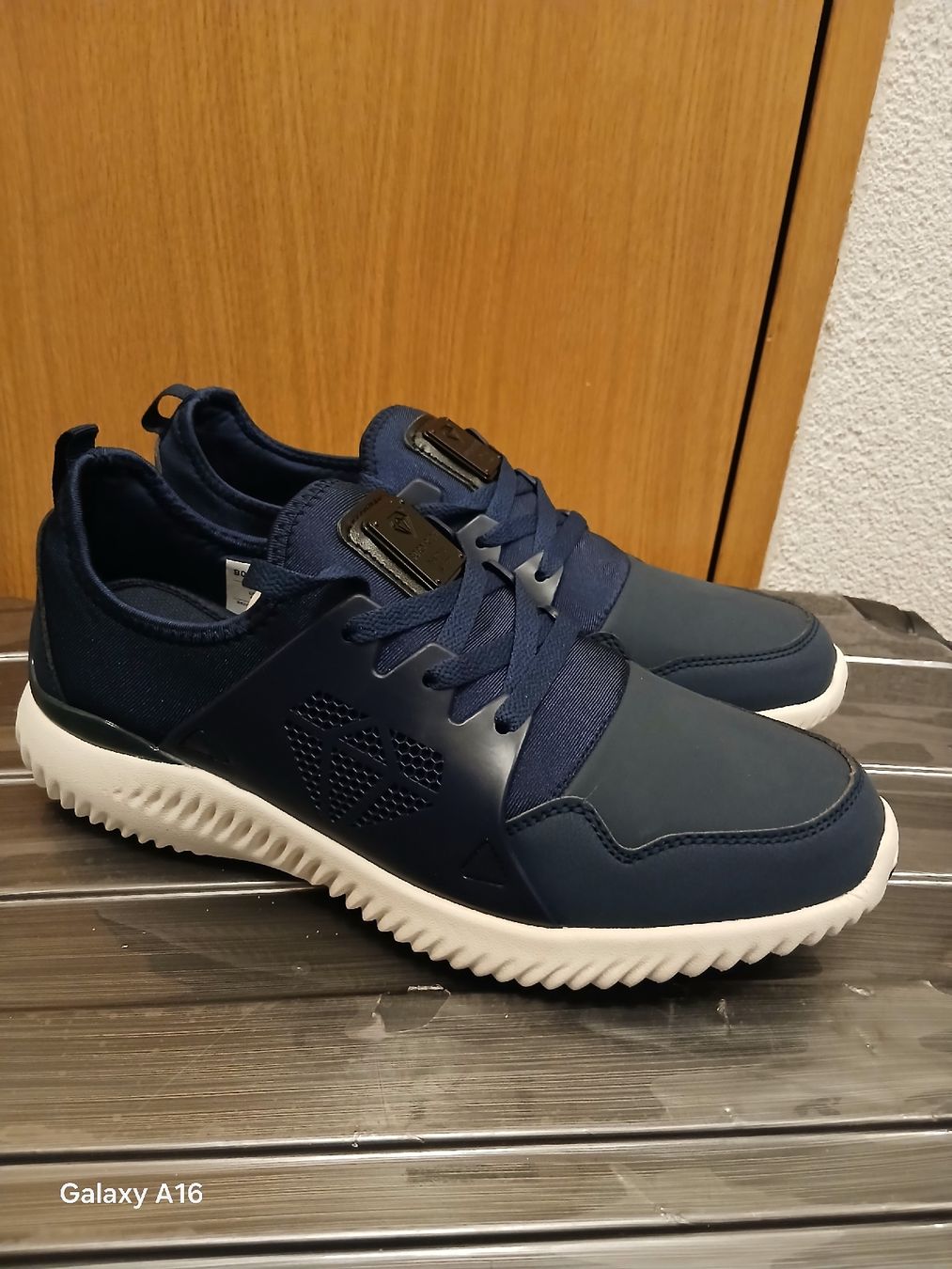 Scarpe da uomo: Baskets Born Rich neuves jamais portées – Nuovo e nell'imballaggio originale da Genève venduto da Martinbng 1