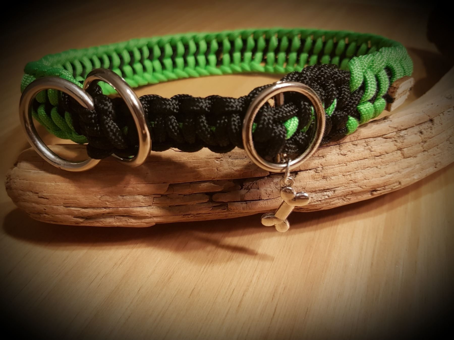 Guinzagli & Collari: Paracord Hundehalsband - 100% Handarbeit – Nuovo e nell'imballaggio originale da Näfels venduto da AllerleiCH 3