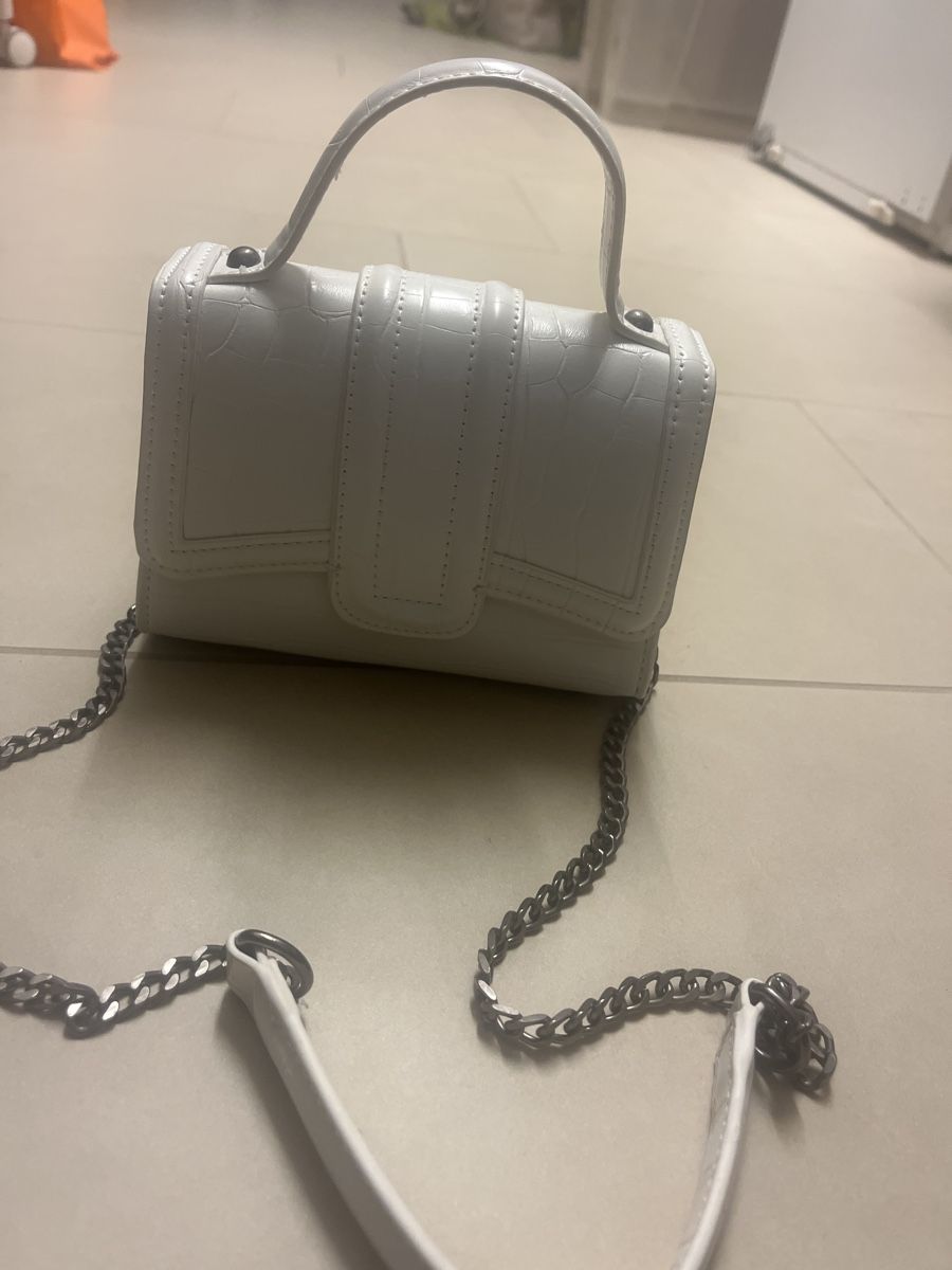 Zara Borse da donna: Weisse Zara Tasche mit Kroko-Optik, neuwertig! – Usato da Zürich venduto da Zhau.53 1