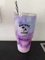 Trinkbecher Miami Beach Motiv mit Deckel und Strohhalm