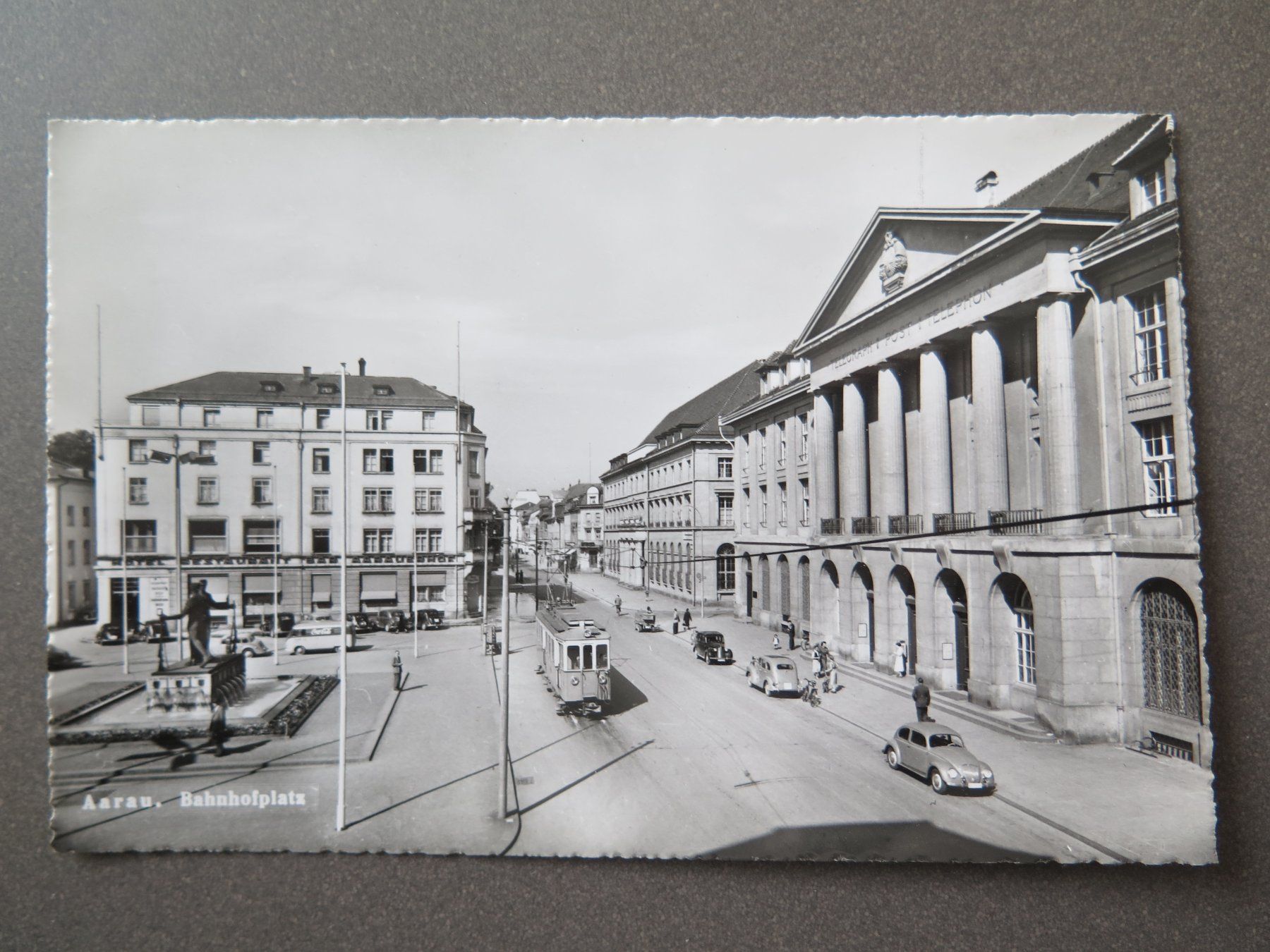 Cartes postales: AARAU - BAHNHOFPLATZ - TRAM - ALTE AUTOS – D'occasion à Wittenbach par lipasal