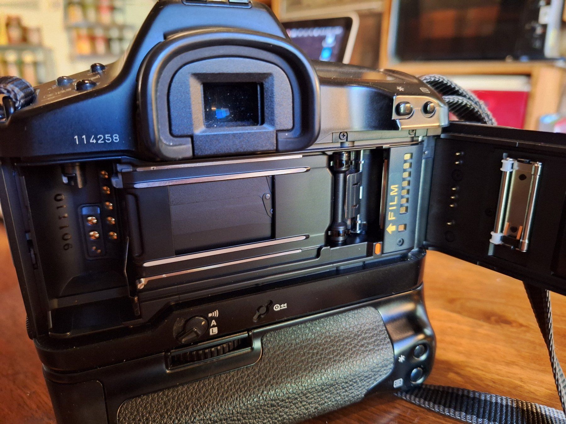 Canon Kamera: Canon EOS1n – Gebraucht aus basel von Sinamaica64 2