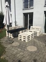 Paletten-Lounge inklusive Kissen zu verkaufen