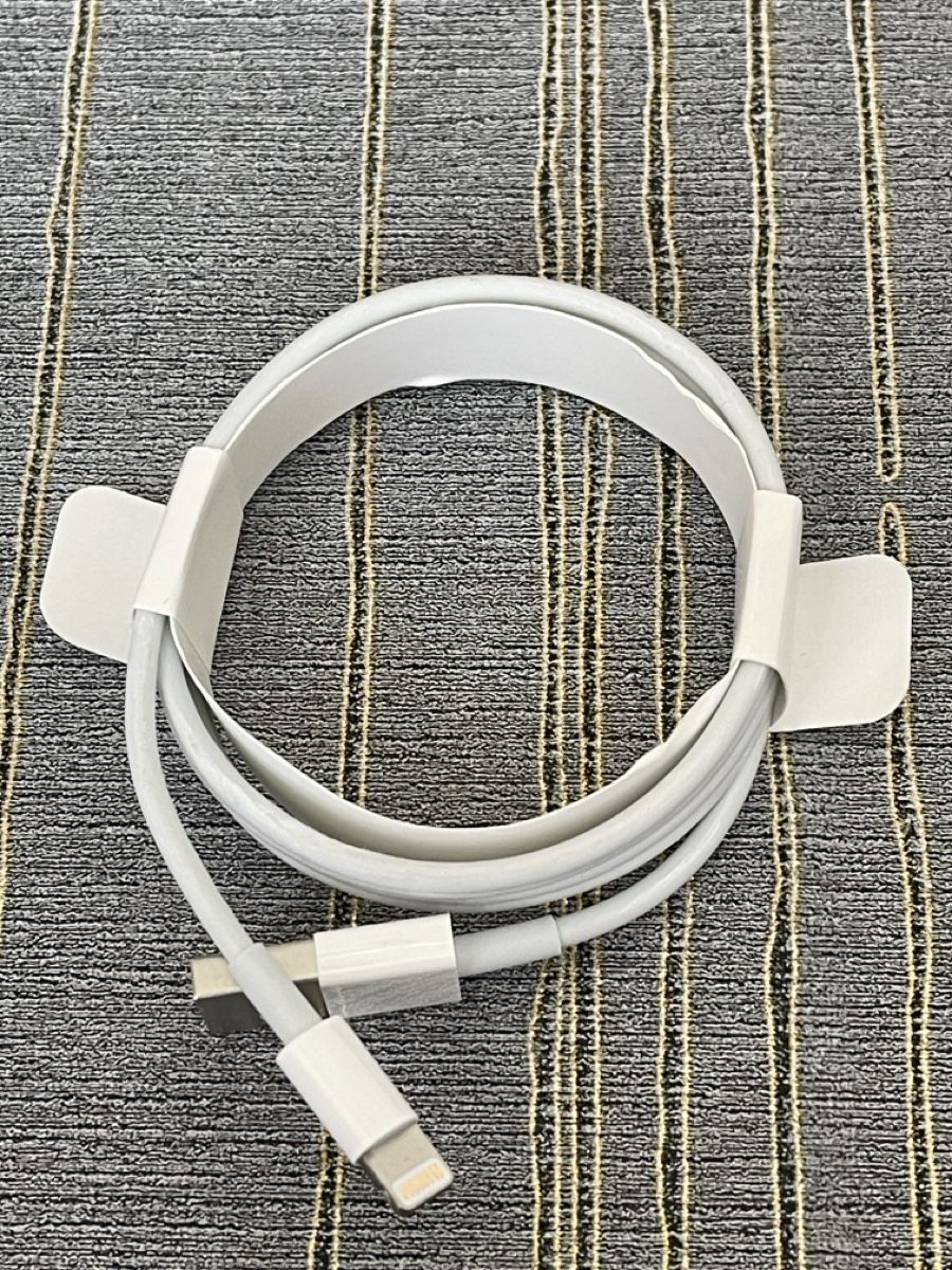 Apple Kabel: Apple Lightning to USB Cable  NEW – Neu (gemäss Beschreibung) aus Bussigny von Dali430