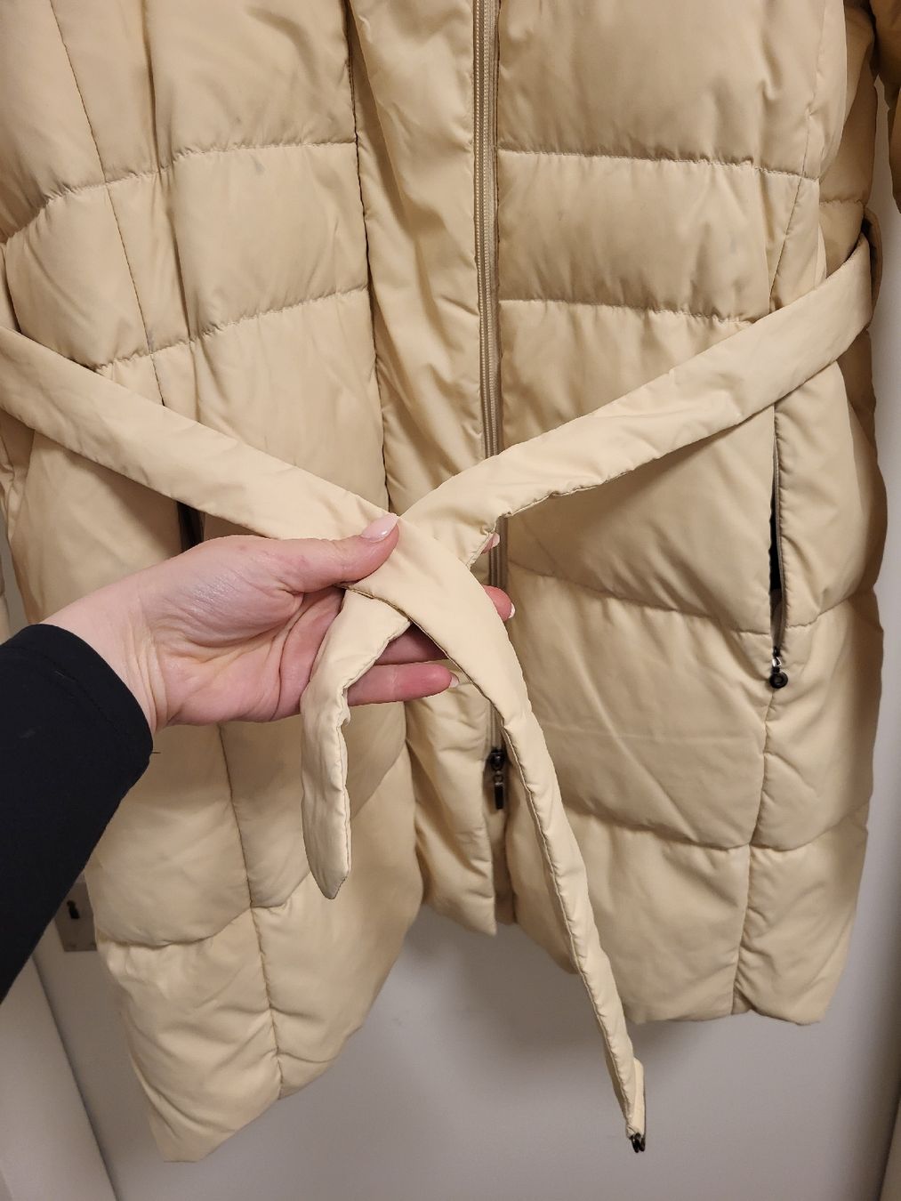 Jacken: Winter-Daunenmantel, beige, Gr. 46, mit Gürtel – Gebraucht aus Basel von Ywana 4