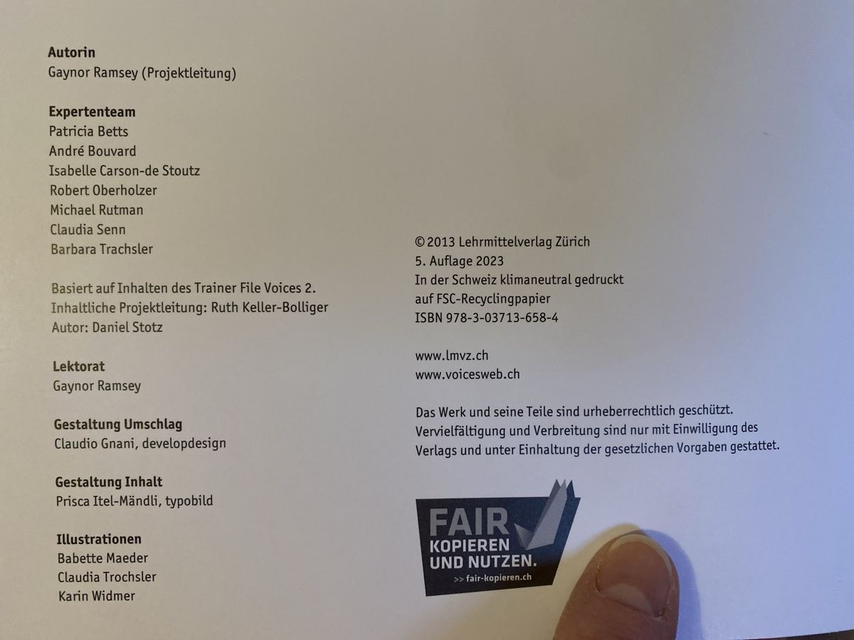 Libri: LMVZ Voices basic two: Trainer File mit CD und Lösungen NEU – Nuovo (secondo la descrizione) da Seuzach venduto da freiheiten 2