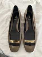 Fendi Pumps Lackleder Beige Grösse 40 getragen
