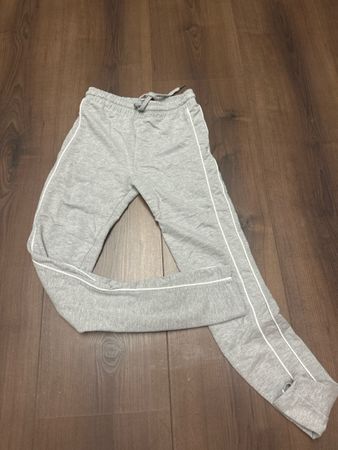 Jogginghose Grau Herren Grösse L mit weissen Streifen