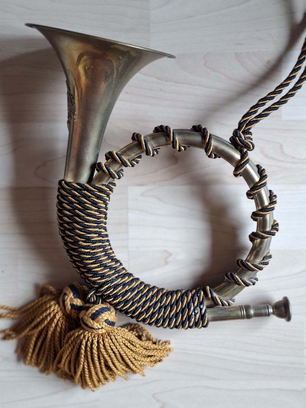 Musikinstrumente: Antikes Posthorn, Messing 1866 – Gebraucht aus Siebnen von Leissav