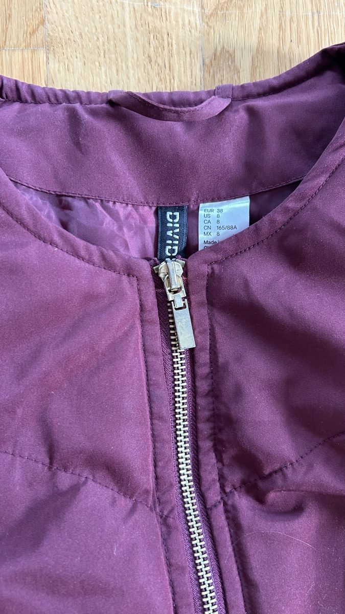 H&M Jacken: H&M Steppjacke Bordeaux  – Gebraucht aus Zürich von fannib 1