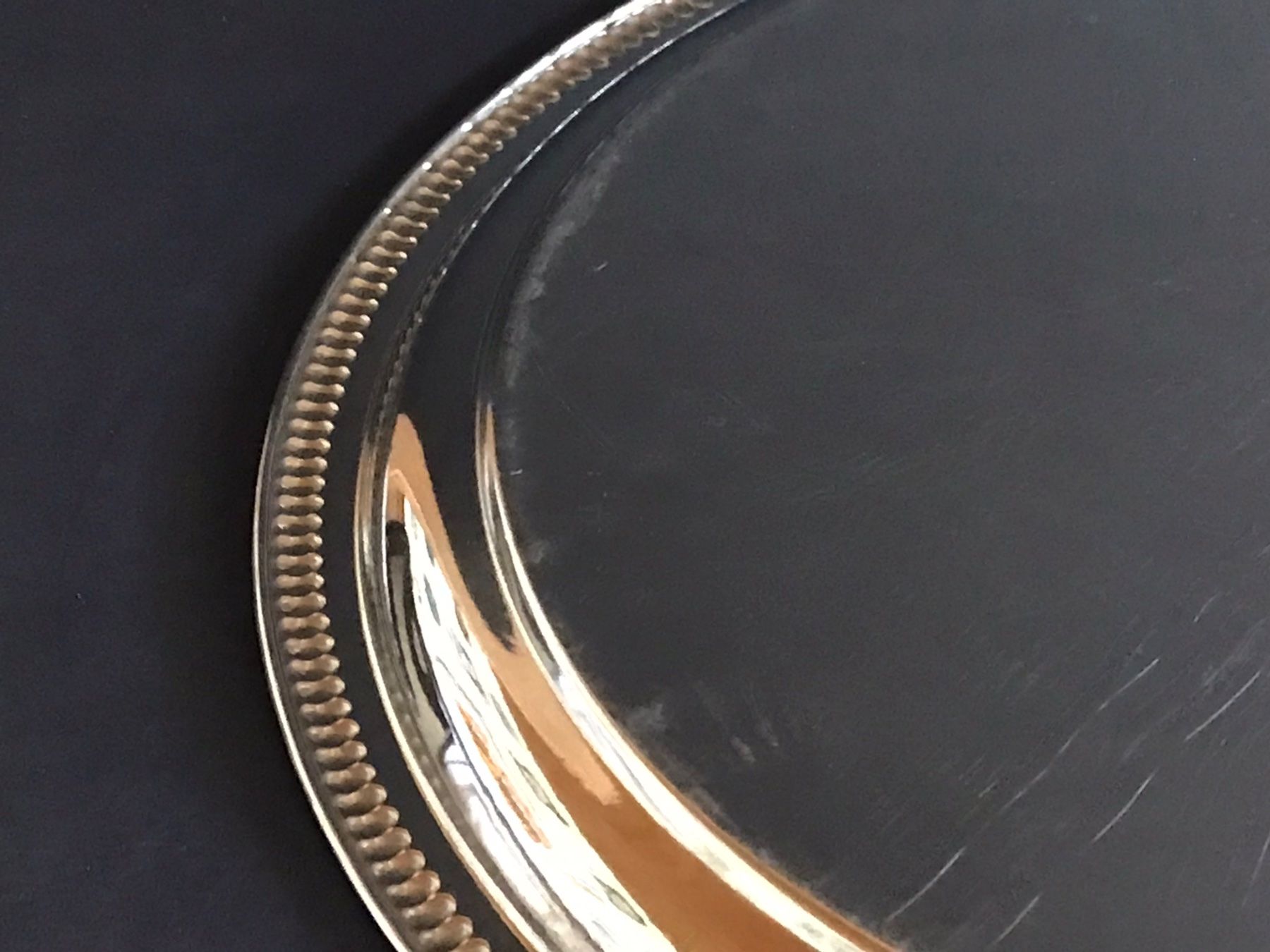 Piatti di portata: Serviertablett Serviertableau Servierbrett Silberoptik 35 cm – Usato da Däniken SO venduto da allerlei54 9