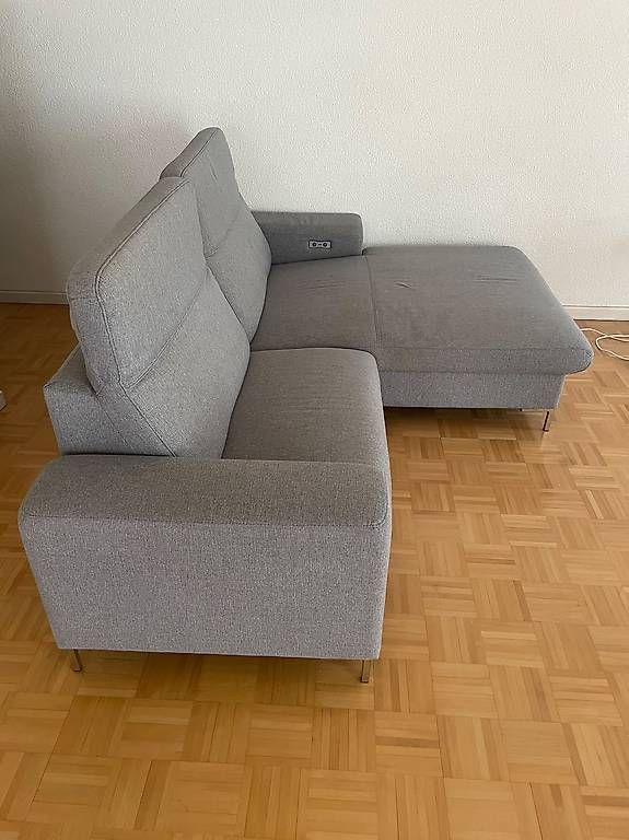 Sofas: Sofa, grau +  elektronisch – Gebraucht aus Obergösgen von randomly 1