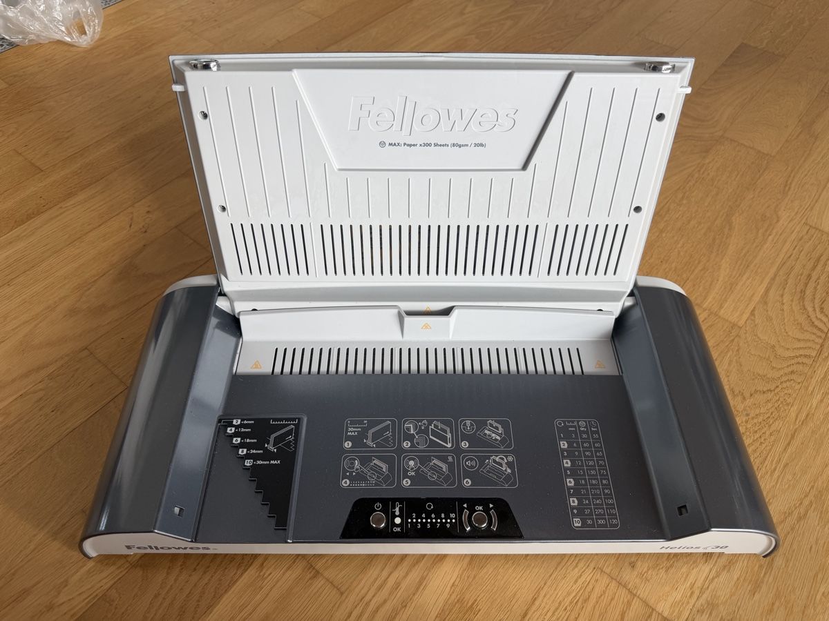 Fellowes Macchine rilegatrici: Fellowes Helios 30 + Bindemappen – Usato da Murten venduto da roc_79wz