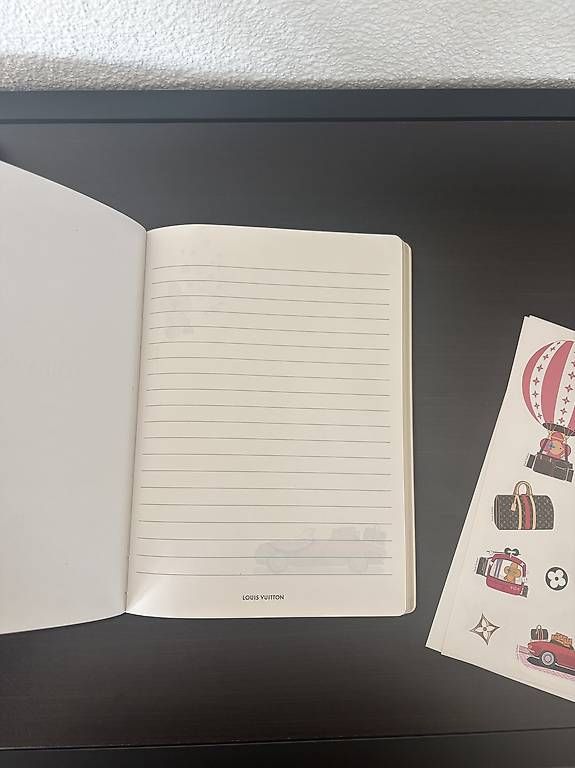 Louis Vuitton Schreibblöcke: Louis Vuitton Notebook  Vivienne in Paris – Gebraucht aus Alchenflüh von Mjoysal._ 3