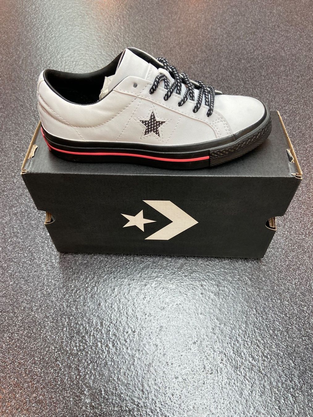 Converse Scarpe da uomo: CONVERSE  GRÖSSE  44.5    INNENSOHLE  29 CM – Nuovo e nell'imballaggio originale da Zürich venduto da LIQUIDATOR.CP