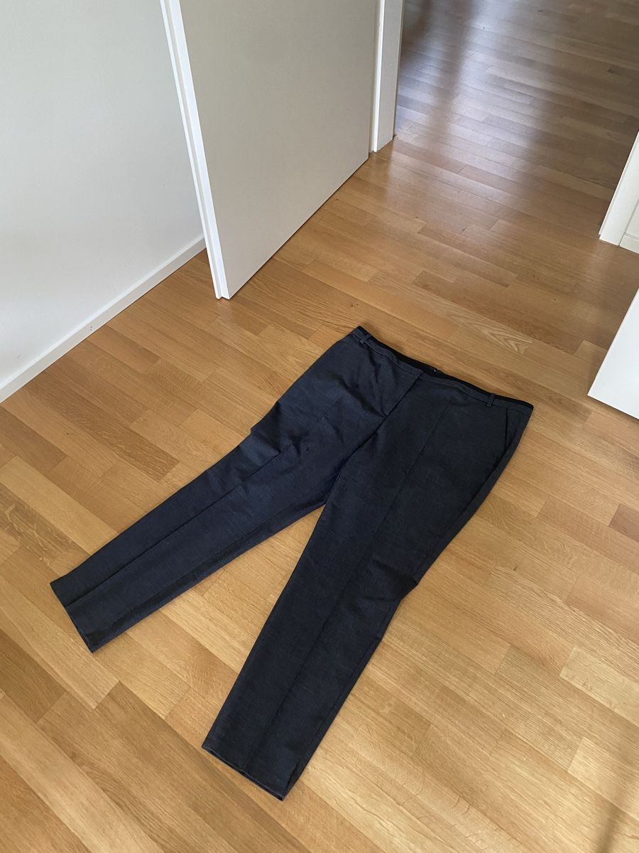 Pantalons: Anzughose Daniel Hechter 44 dunkelgrau  – D'occasion à Basel par und_xj5q