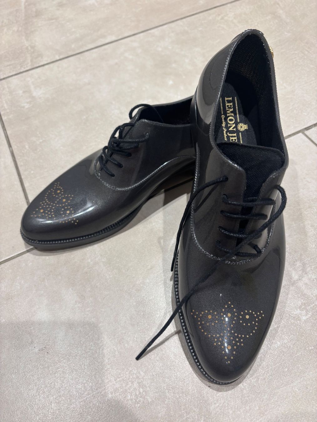 Scarpe da donna: Gummi Halbschuhe Gr. 38 – Usato da Rothrist venduto da white-flower 1