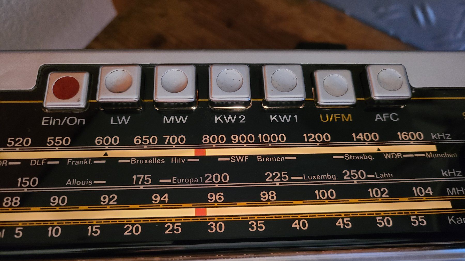Radio: Top erhaltenes Transistorradio: Telefunken Universal 401 – Usato da Densbüren venduto da BluesAtSunrise 9