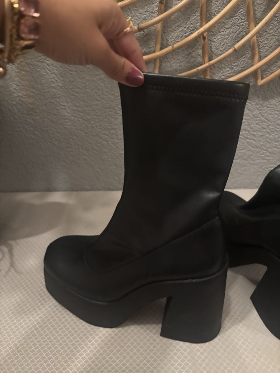 Bershka Damenschuhe: Botte à vendre – Neu (gemäss Beschreibung) aus Sonceboz-Sombeval von Luna_p1414