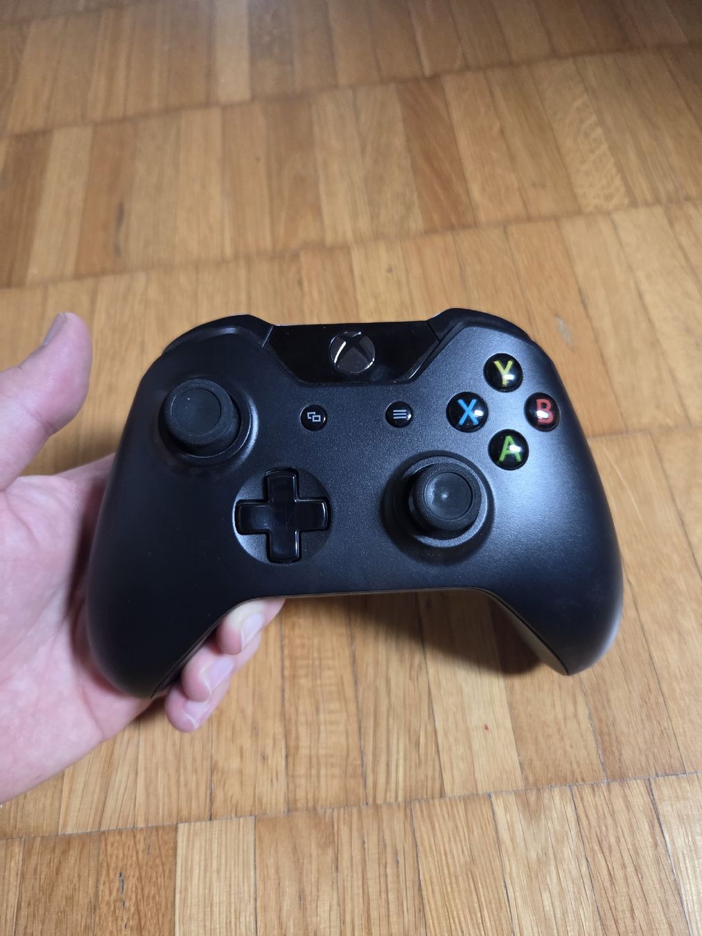 Controller: Xbox Wireless Controller schwarz gebraucht geprüft – Gebraucht aus Pfyn von tob_92 1