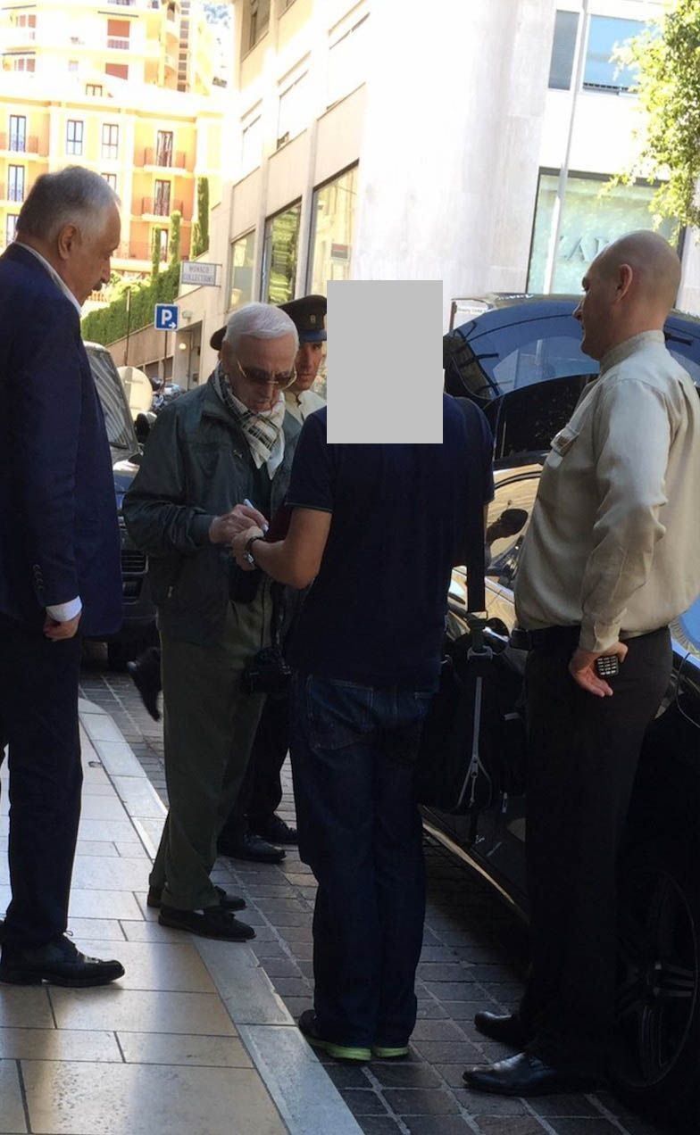 Autografi: Charles Aznavour - Original Autogramm – Nuovo (secondo la descrizione) da Kaisten venduto da Simpsons4 1