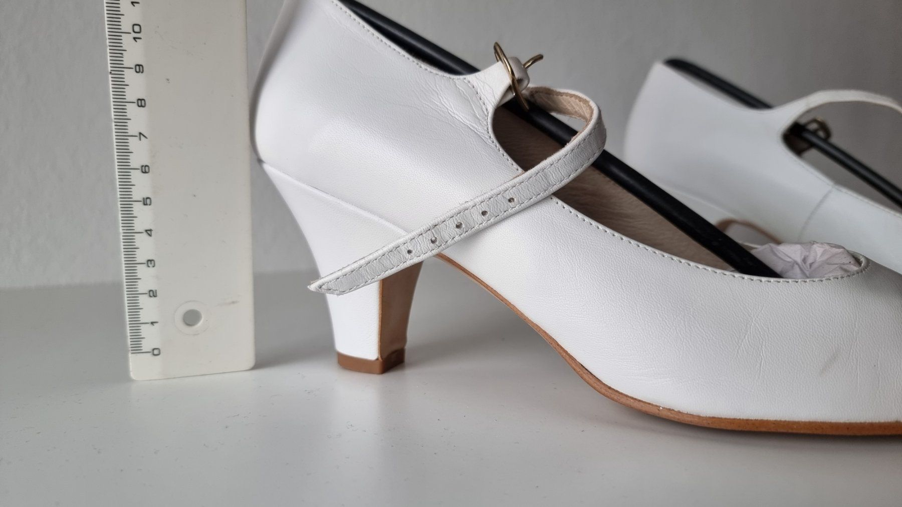 Scarpe da donna: Weisse Leder Pumps Gr. 40 – Usato da Langenthal venduto da mar_5 3