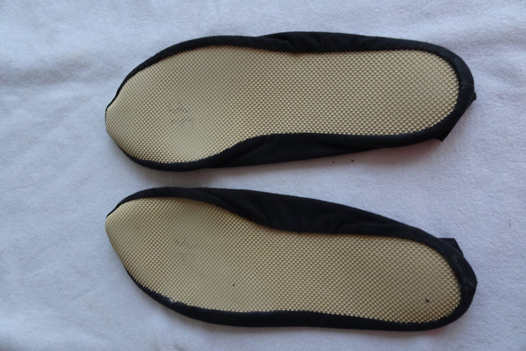 Scarpe da donna: Tätzli, Turnschläppli schwarz Gr. 38 – Usato da Strengelbach venduto da schmetterling20 1