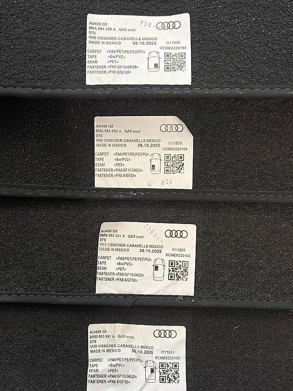 Audi Teppiche / Matten: Audi Q5 2025 Fussmatten Original – Neu (gemäss Beschreibung) aus Arbon von pengos3 1