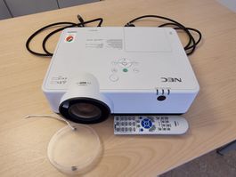 Beamer NEC ME403U