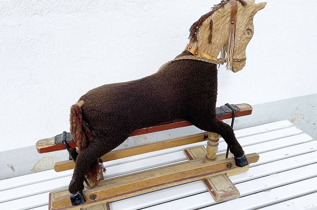 Altre altalene da giardino: Antikes Holz Schaukelpferd, Wippe – Usato da Ballwil venduto da ClassicGallery 2