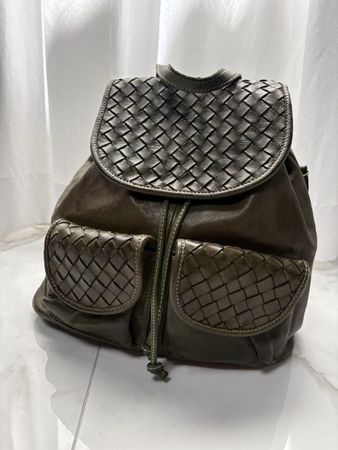 Olivgrüner Lederrucksack 