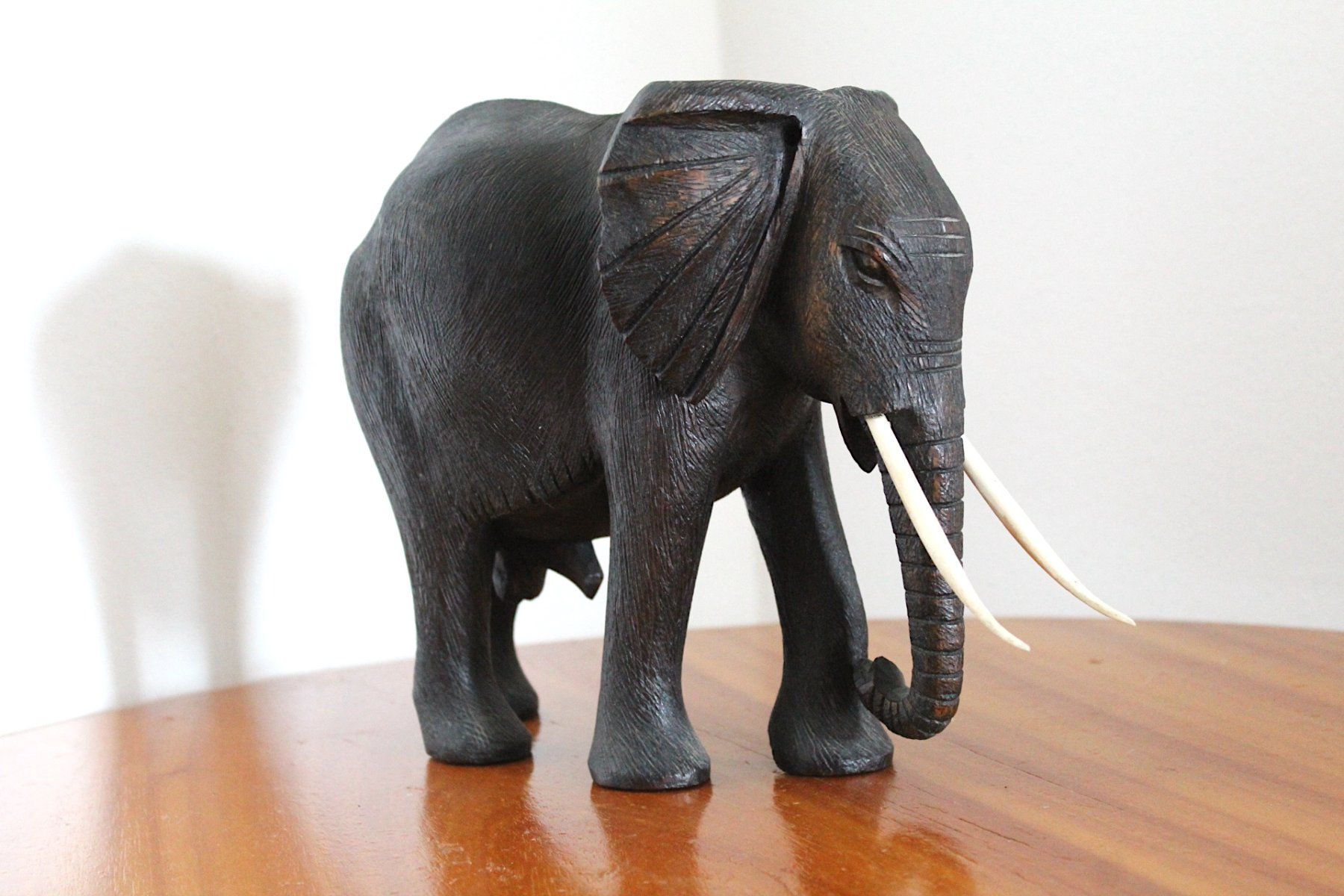 Statuette: Alter Schwerer, Maserholz Elefantenbulle, – Usato da Locarno venduto da fripui 2