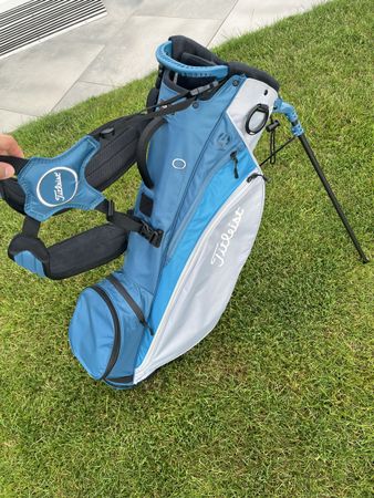 Titleist Players 4 carbon standbag, praktisch neu, nur 1.3kg