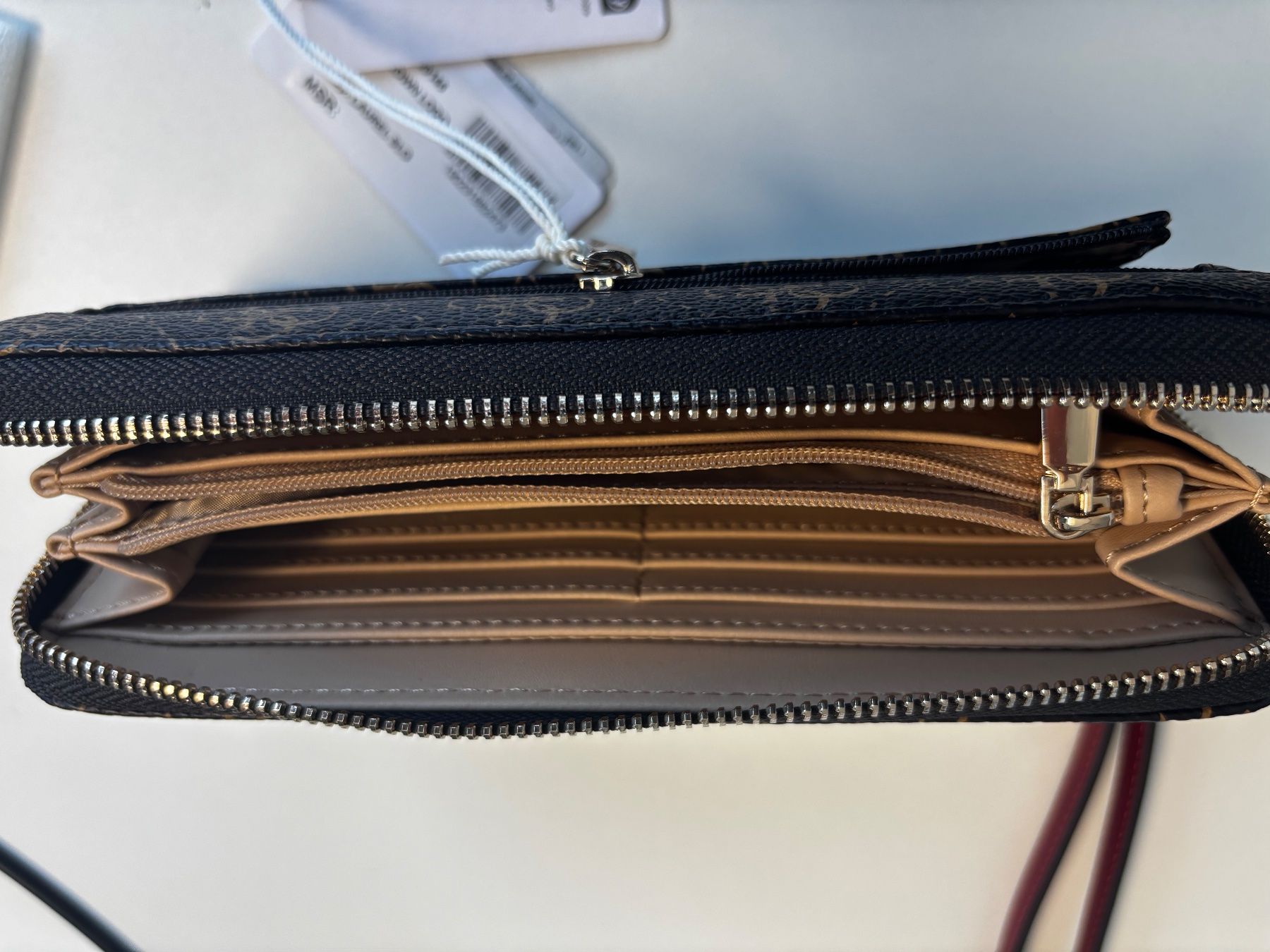 Guess Portamonete: Guess Portemonnaie  neu – Nuovo e nell'imballaggio originale da Frauenfeld venduto da Staatsanwaltschaft 4