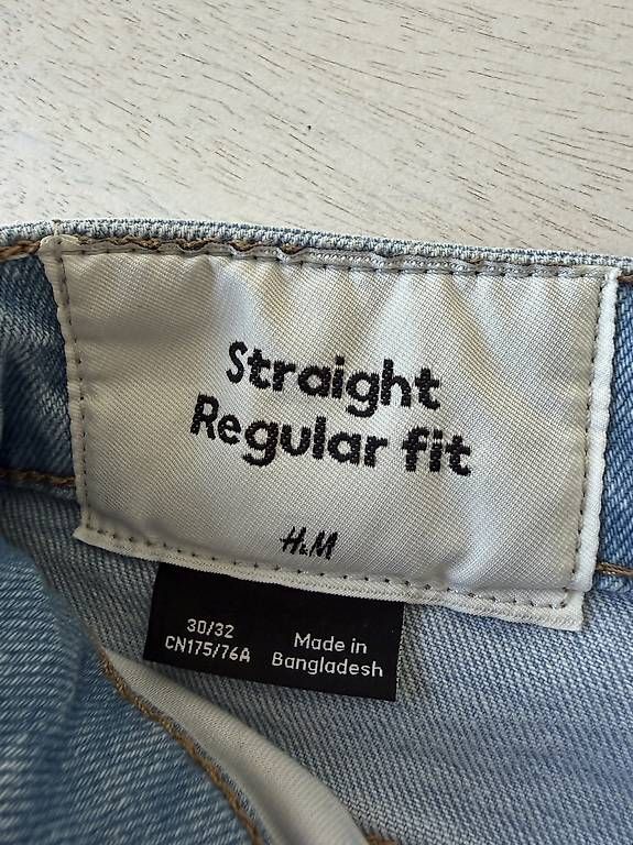 Jeans: Jean bleu clair H&M  taille 30/32  coupe straight – Gebraucht aus Lausanne von ila_pz5z 1