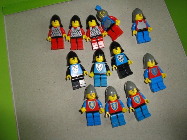 LEGO 12 X RITTER 80/90ER JAHRE (Gebraucht) in teufen für CHF 27 – mit ...