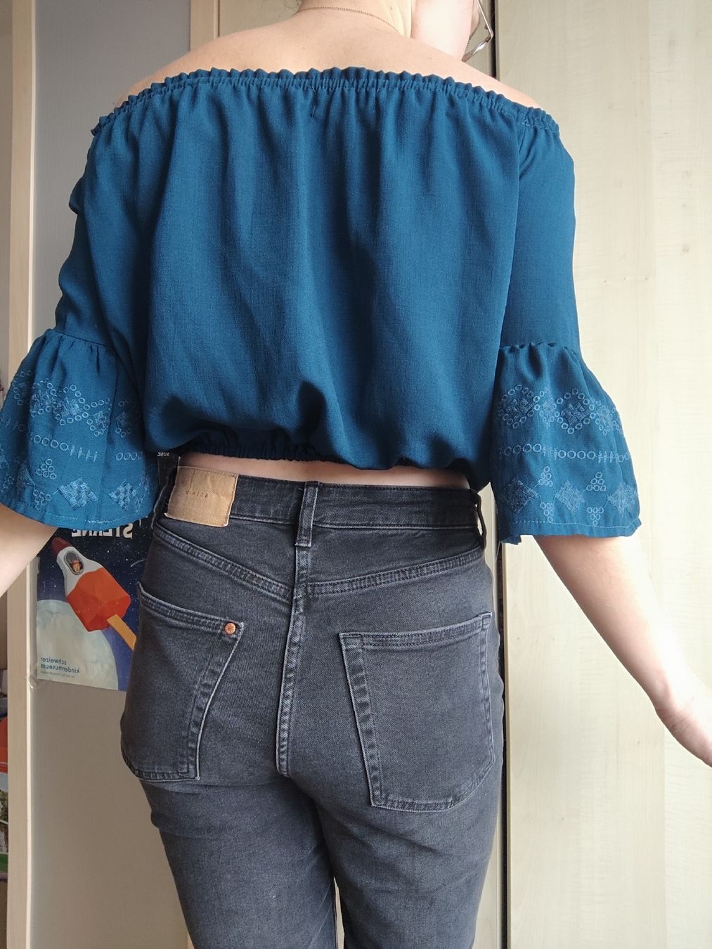 Tops: Boho Blue-Green Off-Shoulder Top with Embroidered Sleeves – Gebraucht aus Mägenwil von VintageGirly 5