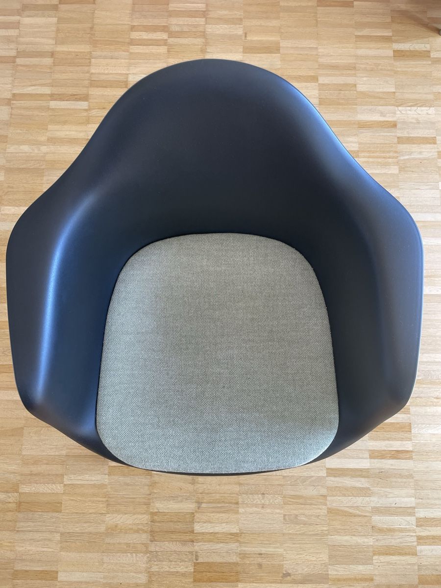 Eames Sedie: Vitra Eames Chair / Schaukelstuhl – Usato da Basel venduto da eri_gnh2 2