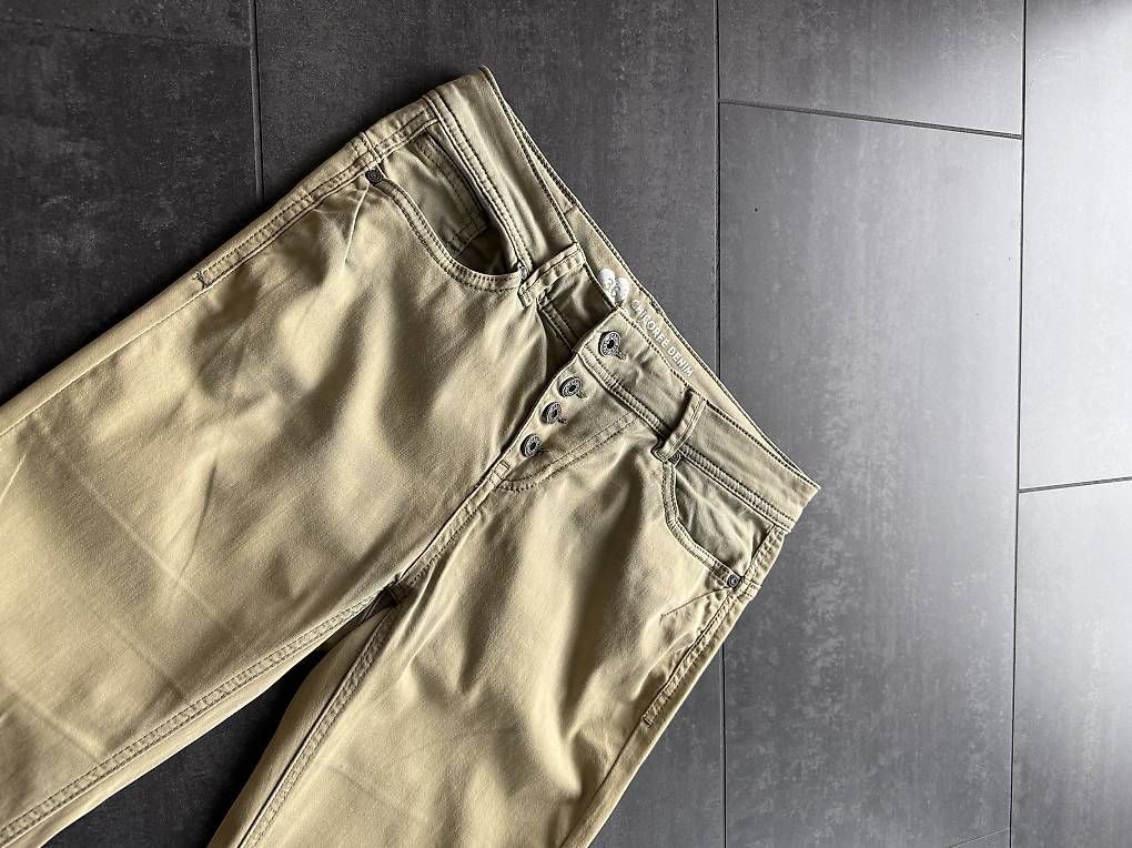 Pantaloni: Sommerhose olive / olivegrün - 36 – Usato da St. Niklausen LU venduto da Sundy01 1