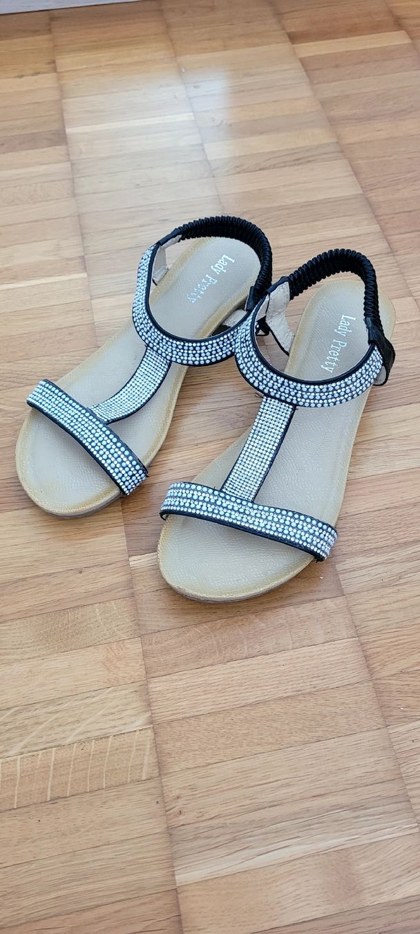Damenschuhe: Sommer Sandale mit Strass, Gr. 38, neuwertig – Neu (gemäss Beschreibung) aus Emmenbrücke von gatasalvache