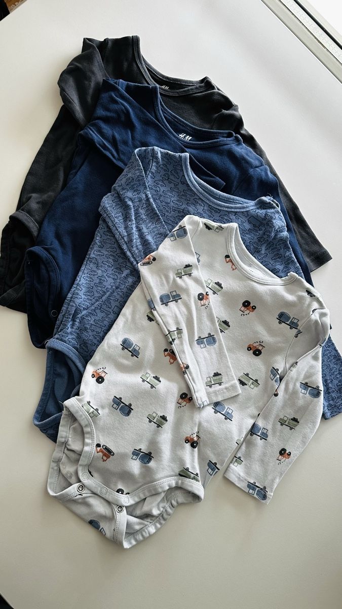 H&M Lotti & Set di vestiti: Long Sleeve Bodysuits, set of 4, size 80 – Usato da Zürich venduto da KrisZH