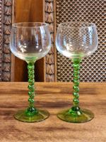 2 französische Vintage-Weingläser – grüner Spiralstiel