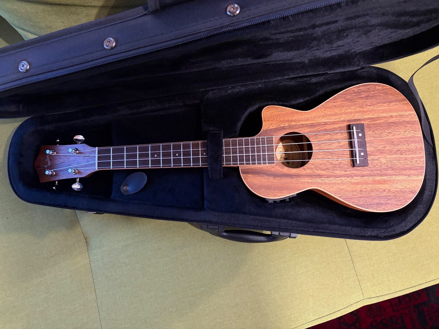 Strumenti musicali: Ukulele Java  TUJ2CE, mit Tasche. Wie NEU! – Nuovo (secondo la descrizione) da Uetendorf venduto da Superaebi