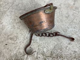 Antiker Kupfertopf mit Halterung, Vintage Deko Topf!